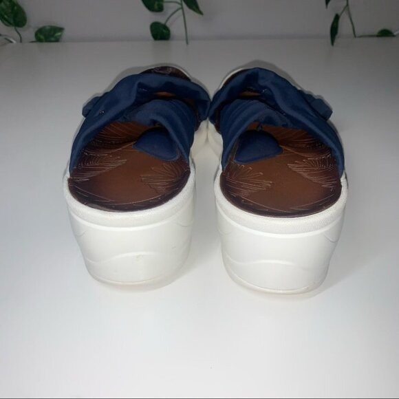 Bzees Knockout Sandals Women’s Size 9 US Navy White Comfort Gel Platform Slip-On - Picture 5 of 8
